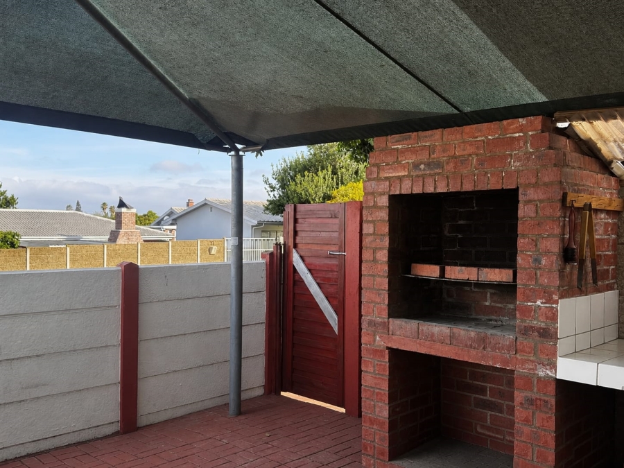 5 Bedroom Property for Sale in Stilbaai Wes Western Cape